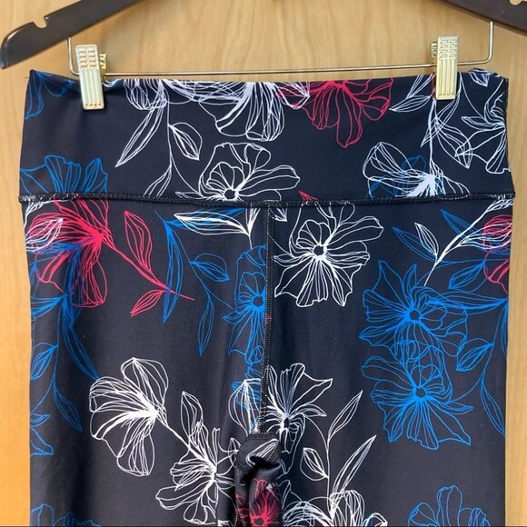 FABLETICS 3/4 Length Cropped Floral Leggings Sz L New with Pull Tag - Picture 4 of 4